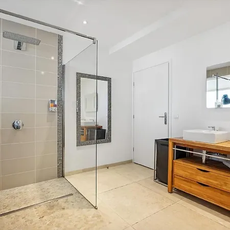 Luxury Private