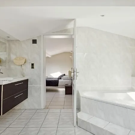 Luxury Private *
